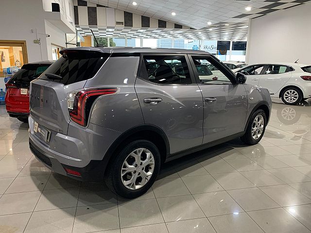 SSANYONG TIVOLI G15 URBAN PLUS 4*2