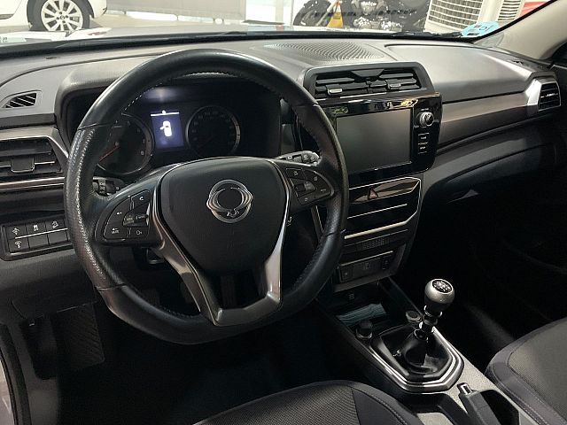 SSANYONG TIVOLI G15 URBAN PLUS 4*2