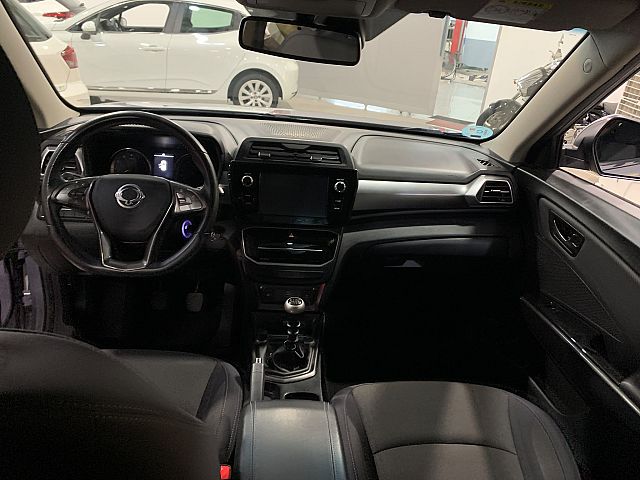SSANYONG TIVOLI G15 URBAN PLUS 4*2